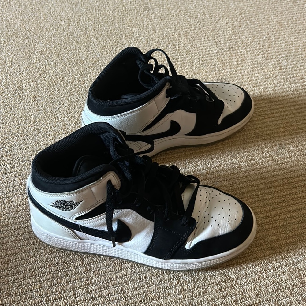 Air Jordan mid rise shoes